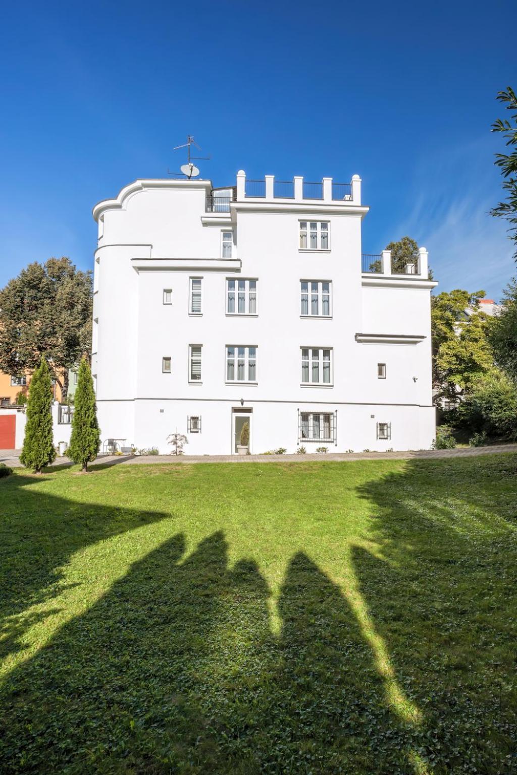 Apartments Villa Whitehouse オストラヴァ エクステリア 写真