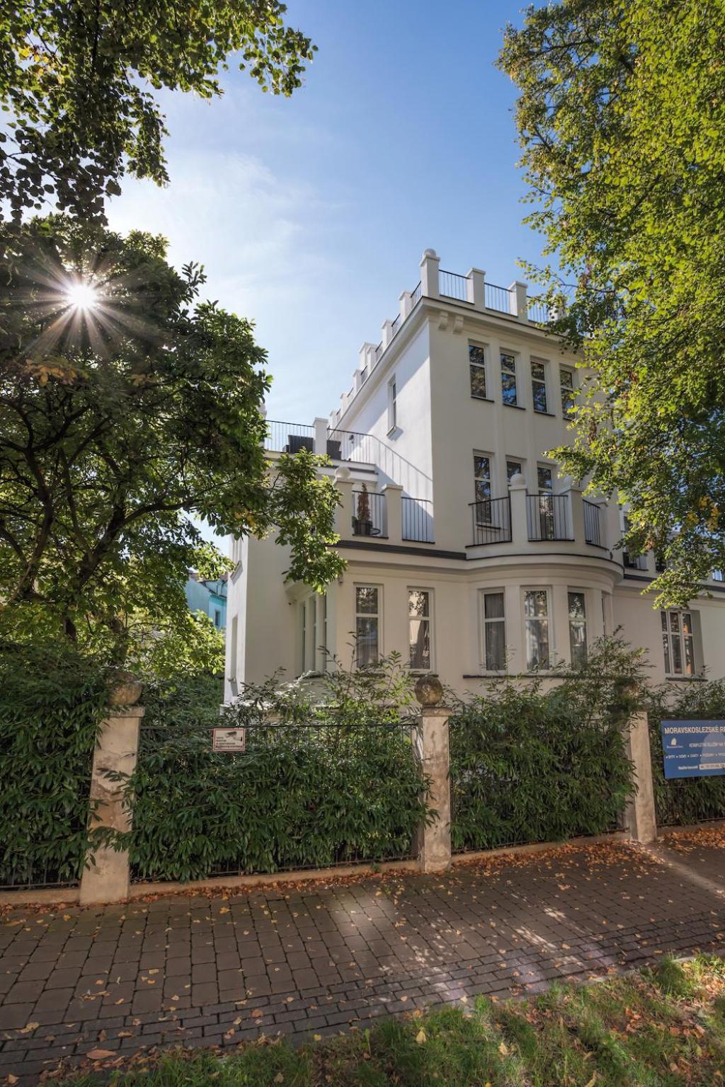 Apartments Villa Whitehouse オストラヴァ エクステリア 写真