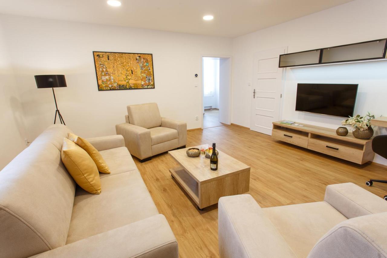 Apartments Villa Whitehouse オストラヴァ エクステリア 写真