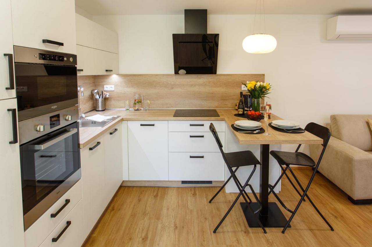 Apartments Villa Whitehouse オストラヴァ エクステリア 写真