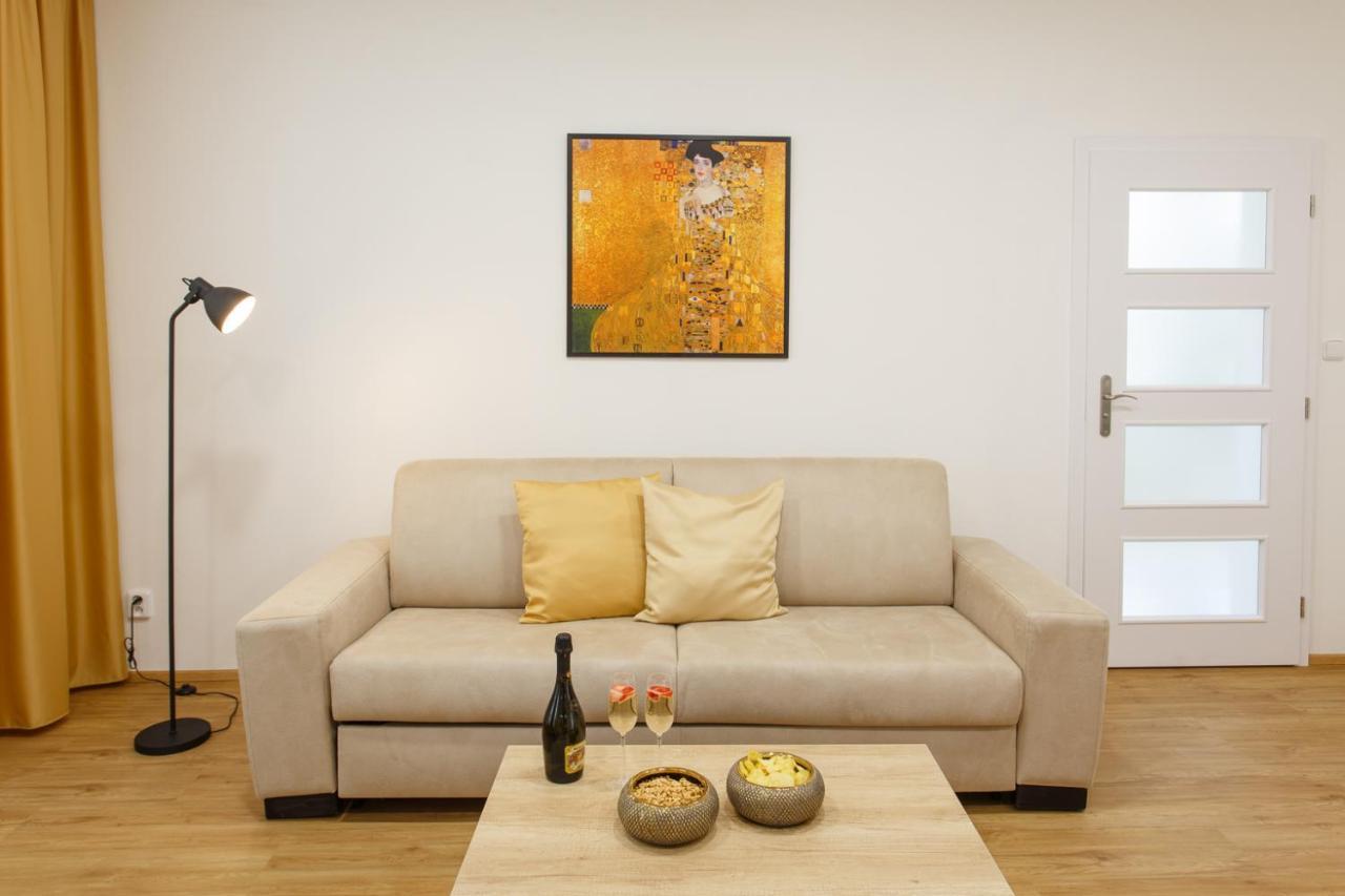 Apartments Villa Whitehouse オストラヴァ エクステリア 写真